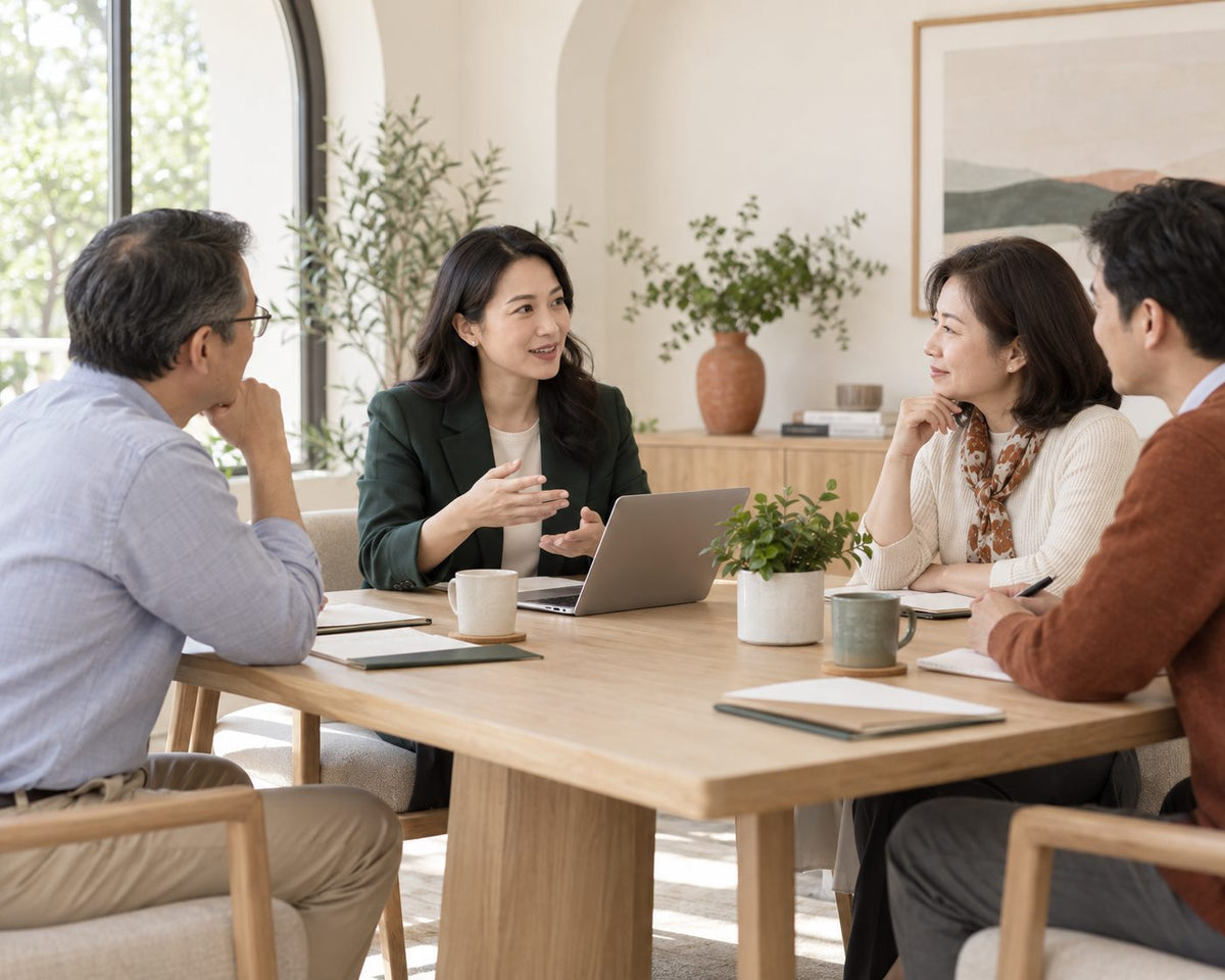 A coordinator briefing members of a Chinese chamber of commerce